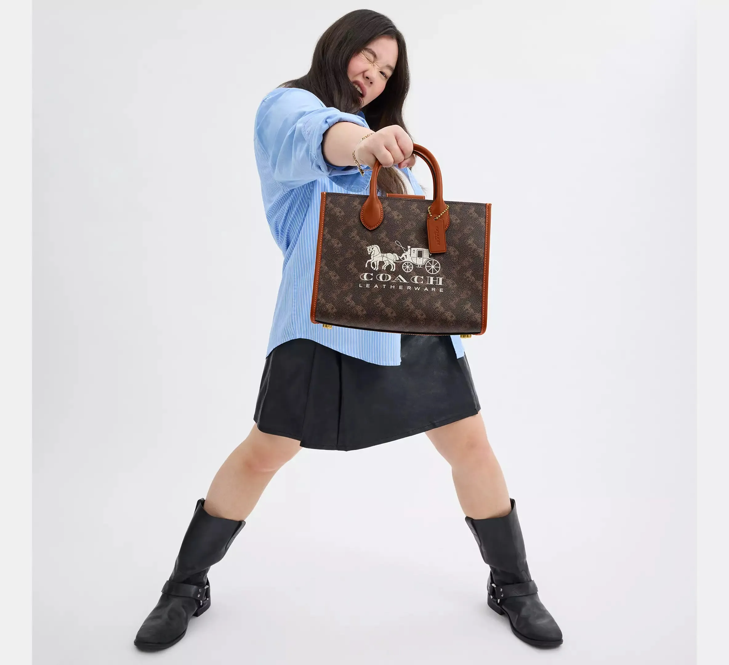 Ace Tote Bag 26 With Horse And Carriage Print