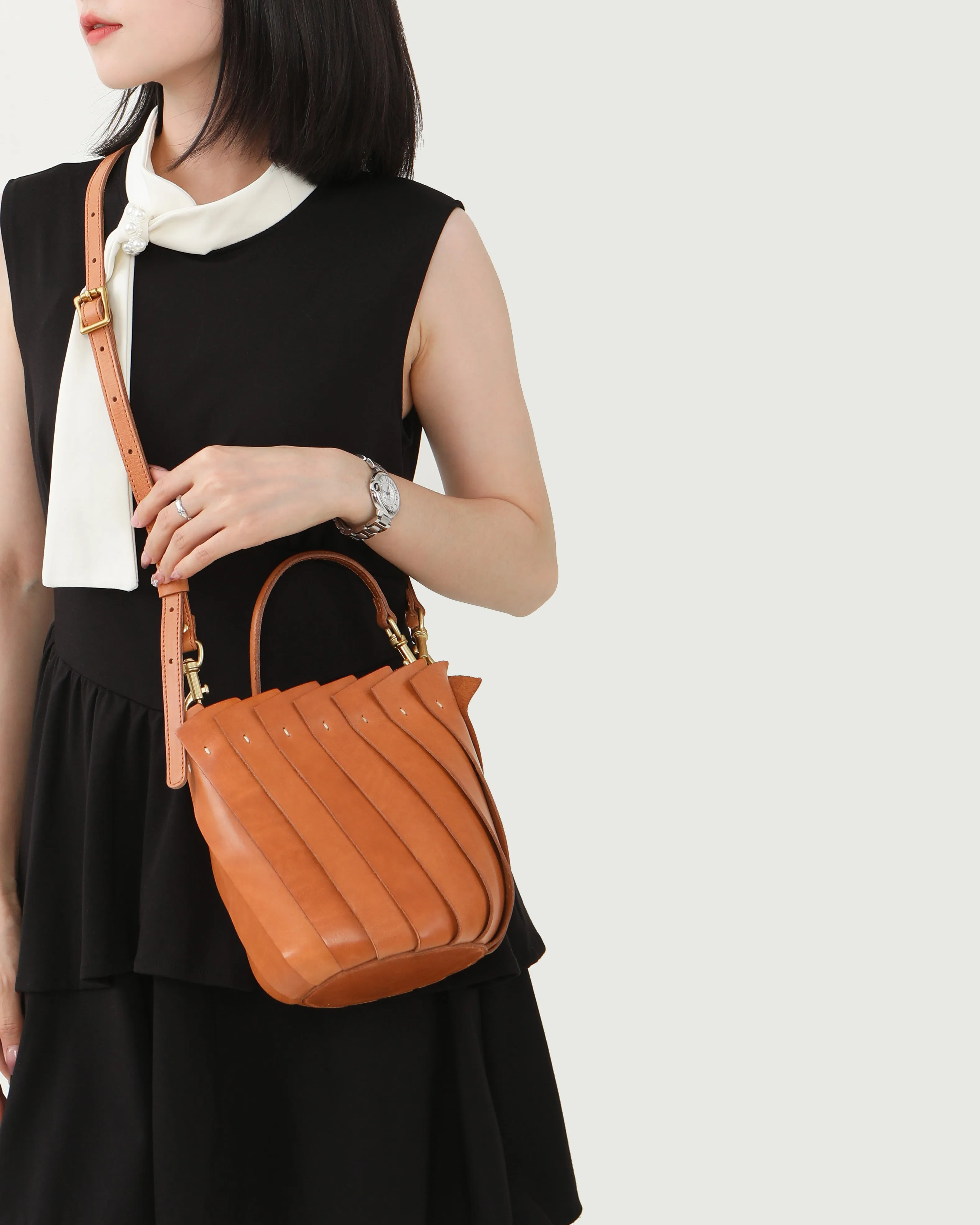 Bloom Bucket Tote - Tan