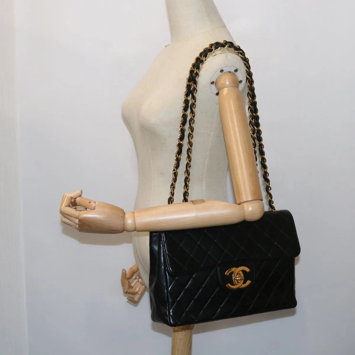 CHANEL Shoulder Bag