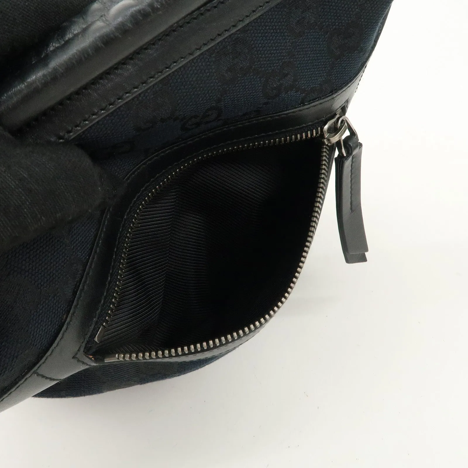 GUCCI GG Canvas Leather Shoulder Bag Black 001.4299