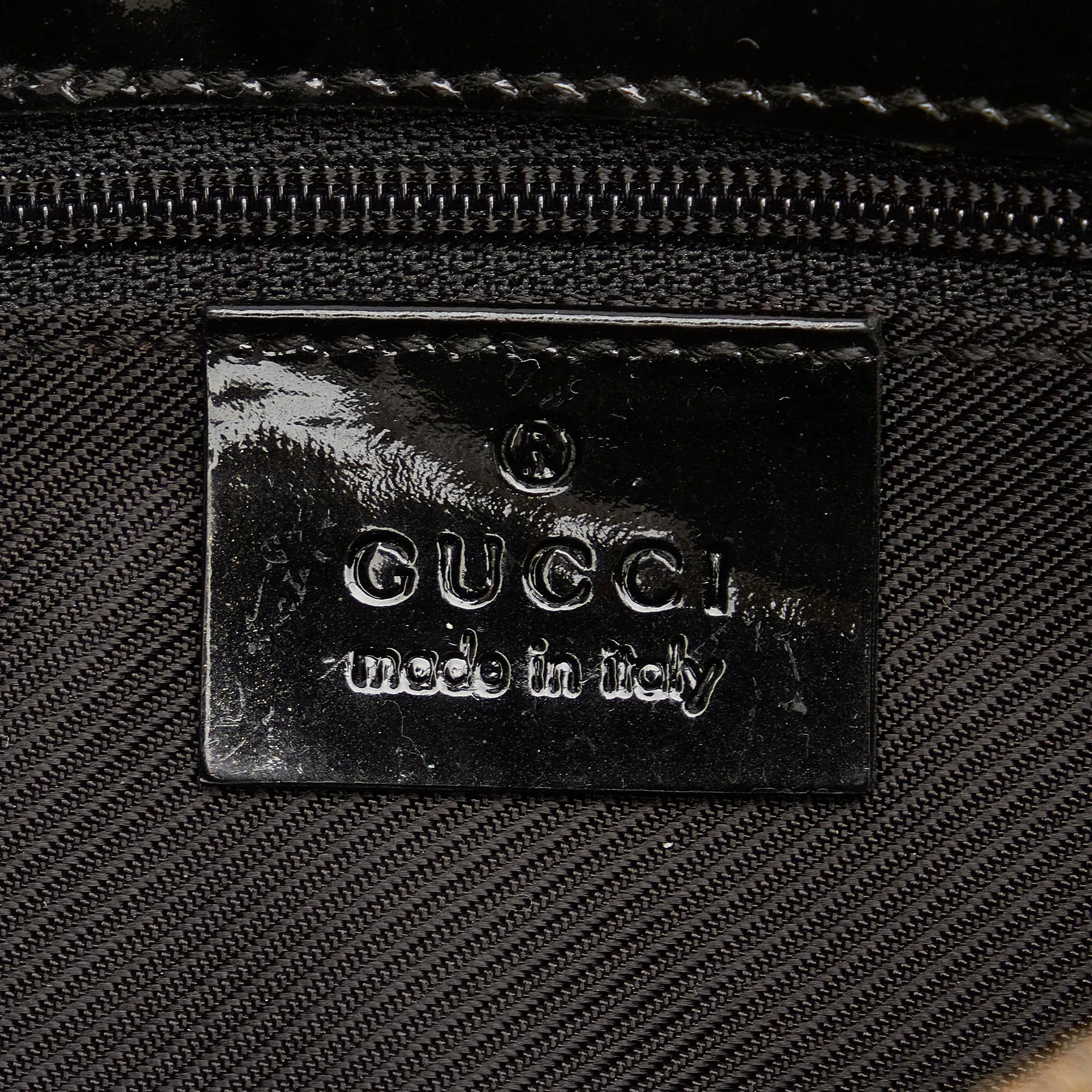 Gucci GG Canvas Shoulder Bag (SHG-bRqtr3)