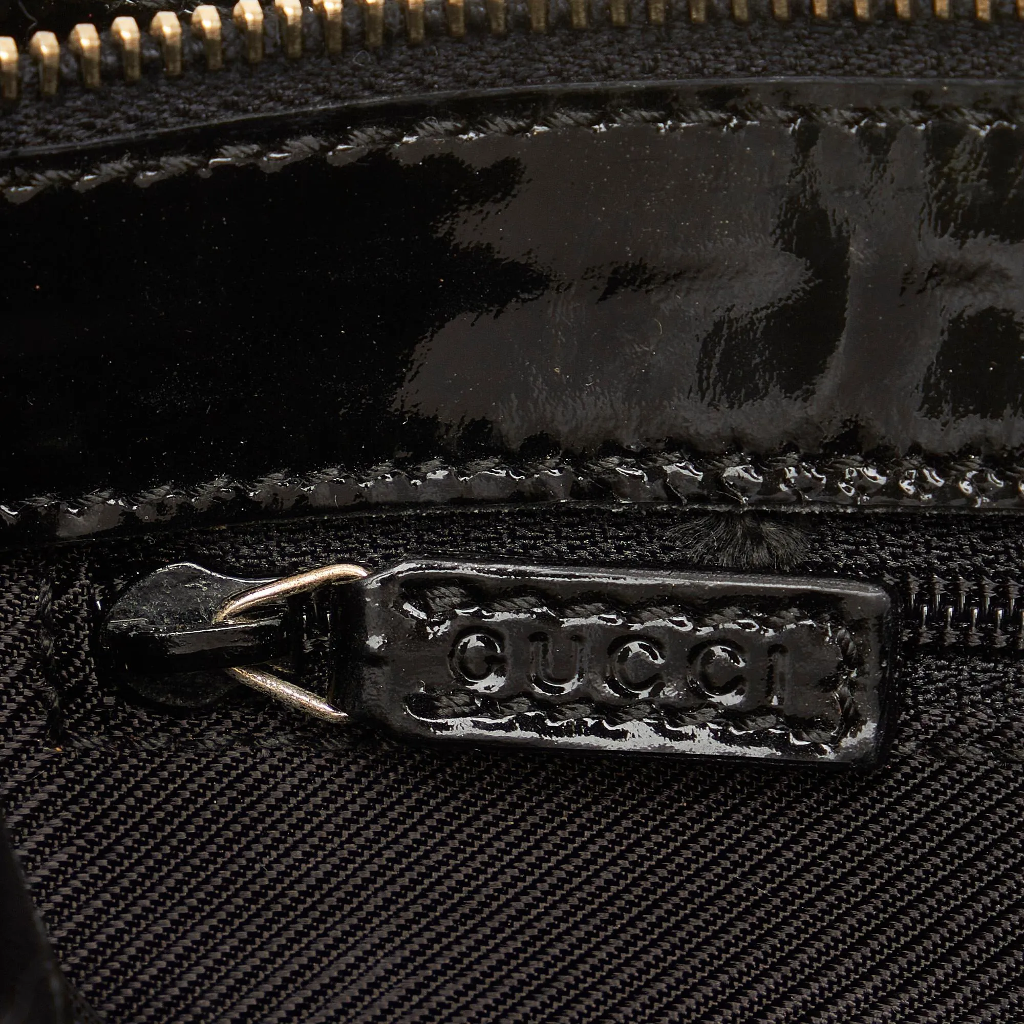 Gucci GG Canvas Shoulder Bag (SHG-bRqtr3)