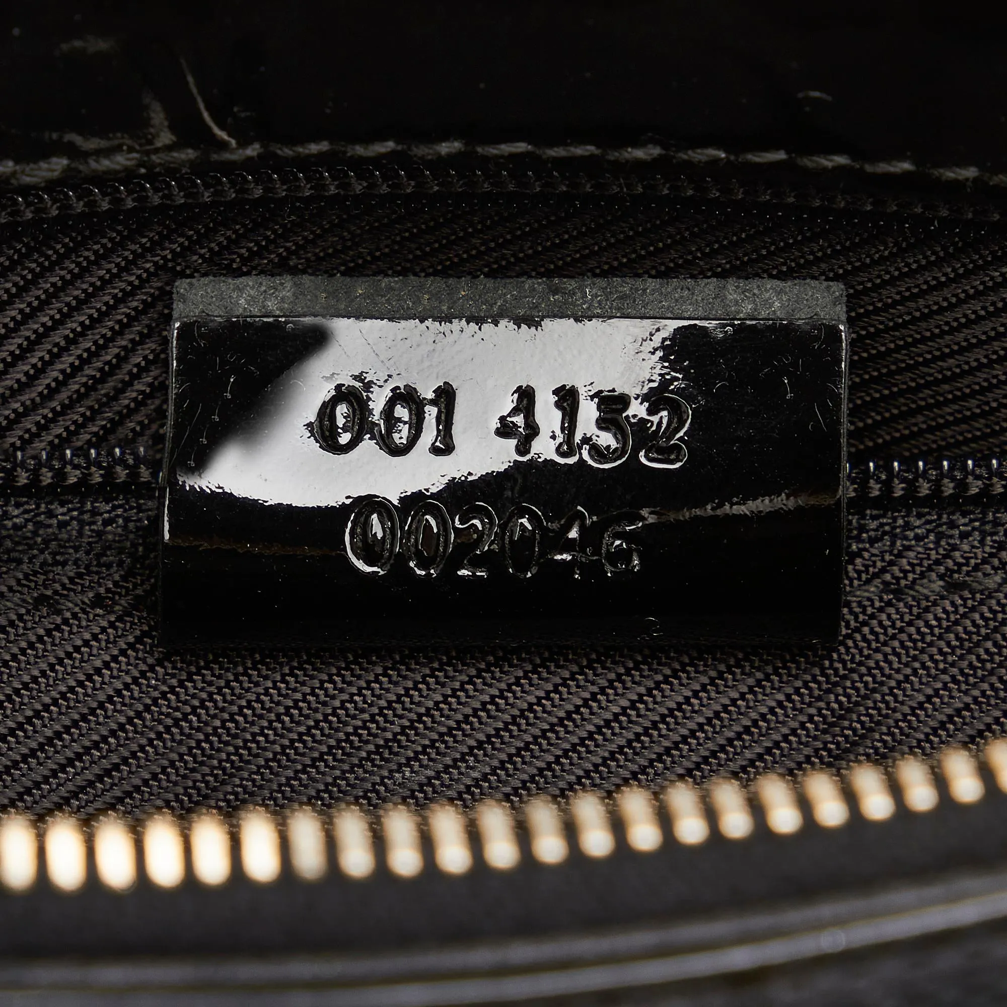 Gucci GG Canvas Shoulder Bag (SHG-bRqtr3)