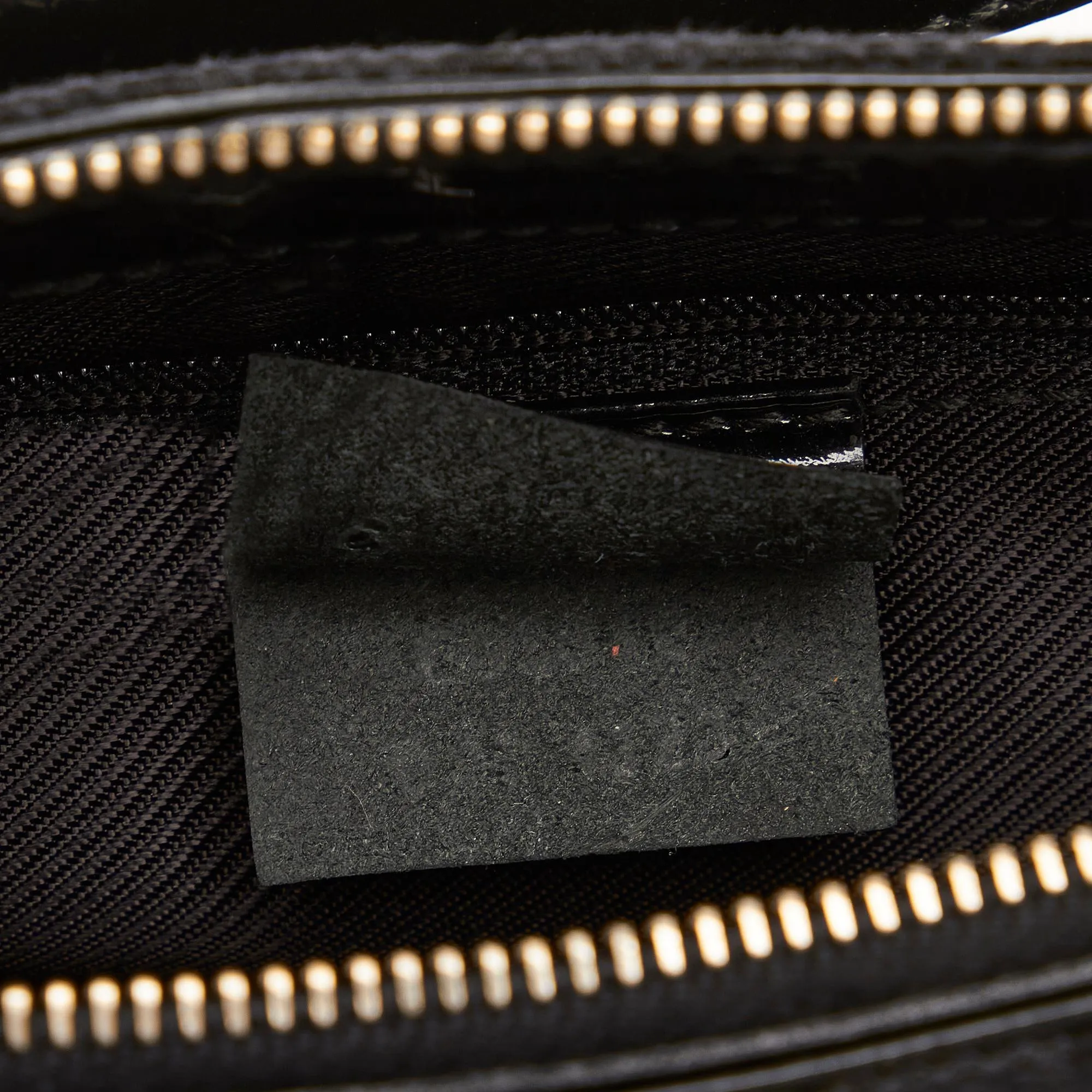 Gucci GG Canvas Shoulder Bag (SHG-bRqtr3)