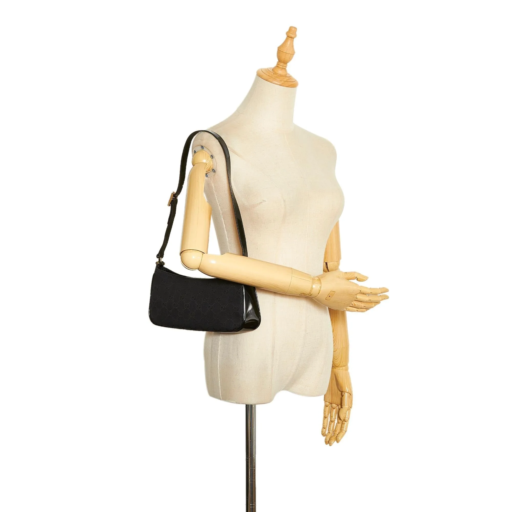 Gucci GG Canvas Shoulder Bag (SHG-bRqtr3)