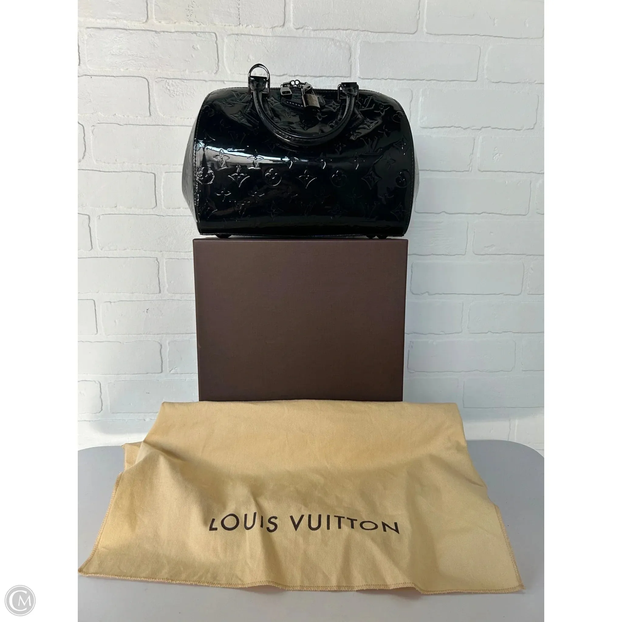 Handbag Luxury Designer By Louis Vuitton, Size: Medium