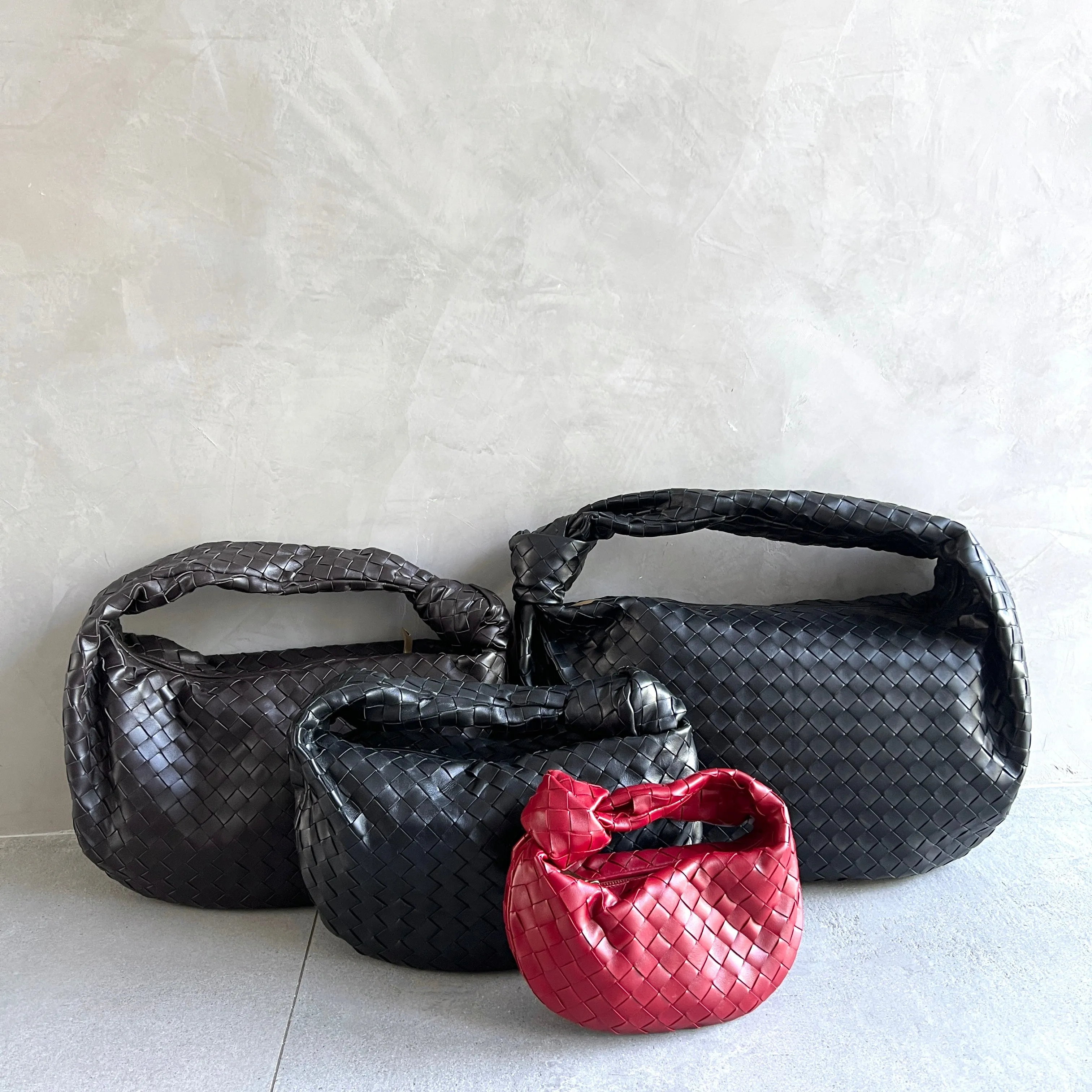 Jodie Large Intrecciato, Black