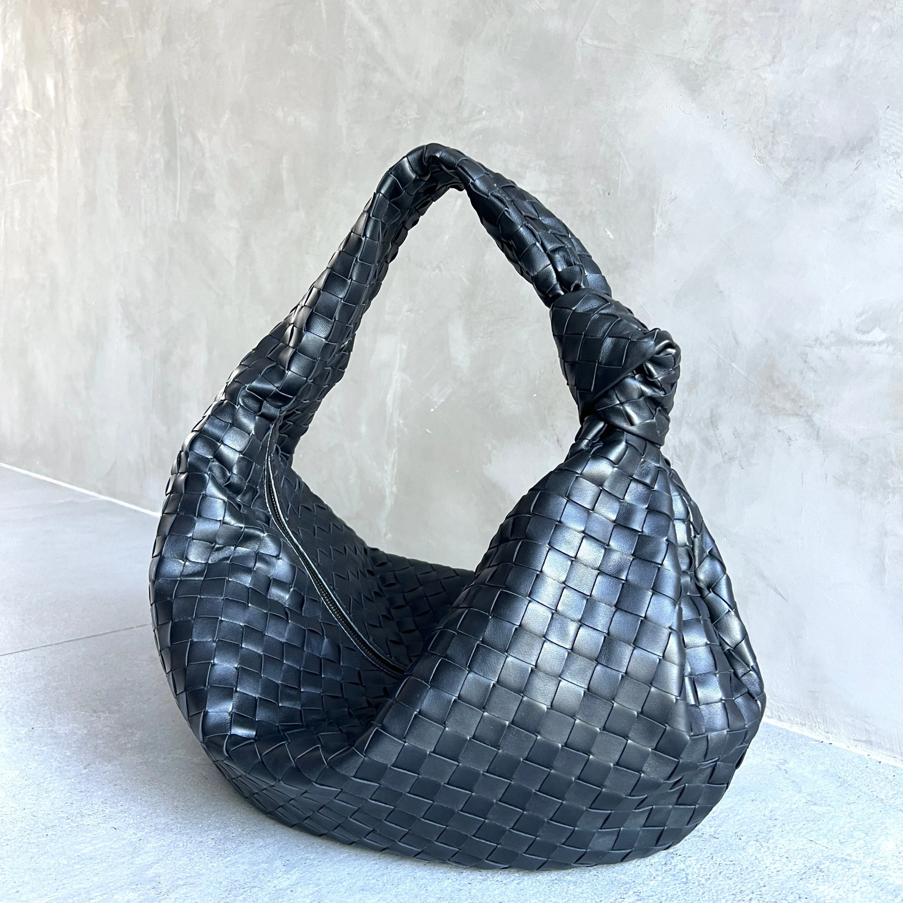 Jodie Large Intrecciato, Black