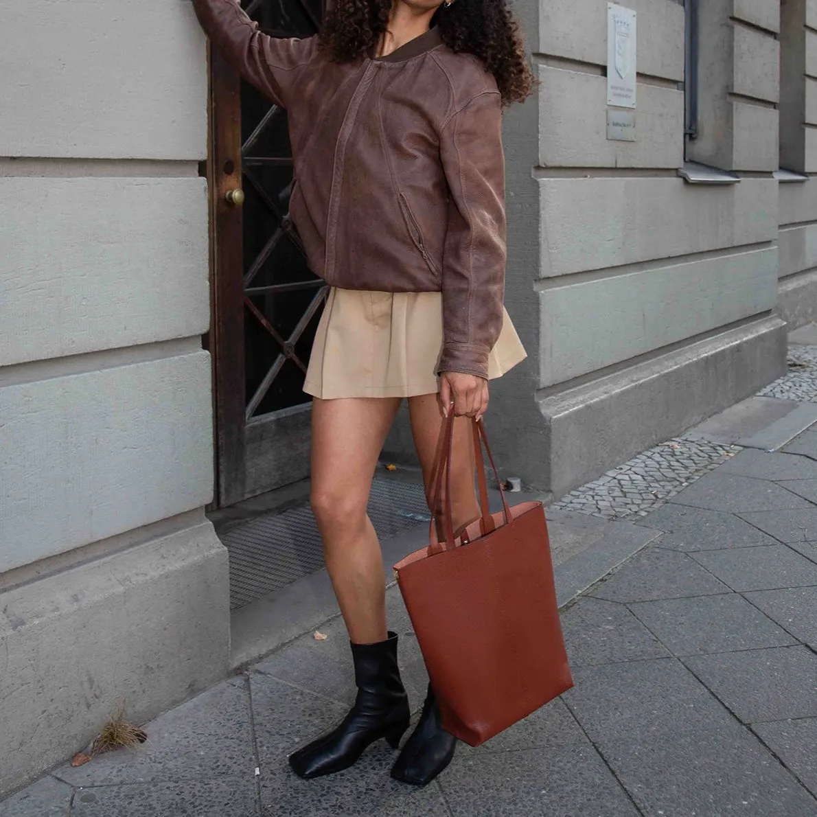 Nudist Portrait Tote - Coconut Shell