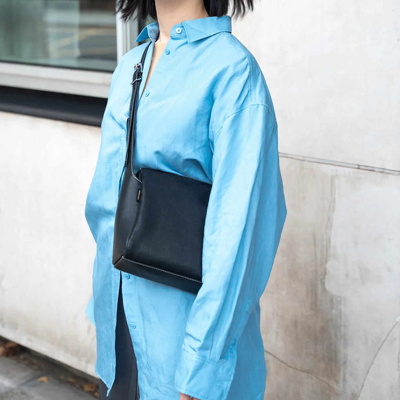 Petrichor Pockets Shoulder Bag - Black